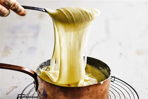 Aligot - En krämig dröm av potatis och ostar som smälter i munnen!