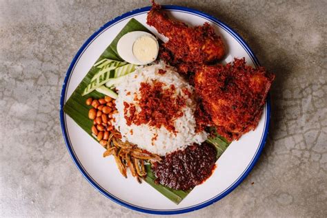  Nasi Lemak: En kreativ kombination av kokosrikhet och pikant chili som dansar på din smaklösa!