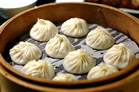  Xiaolongbao – Den knapriga perfektionen möter den explosiva umami-fyllningen!